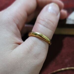 Elegant Gold Band Ring